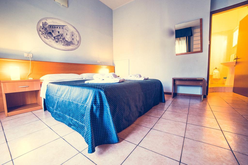Hotel La Gaietta Millesimo Zimmer foto