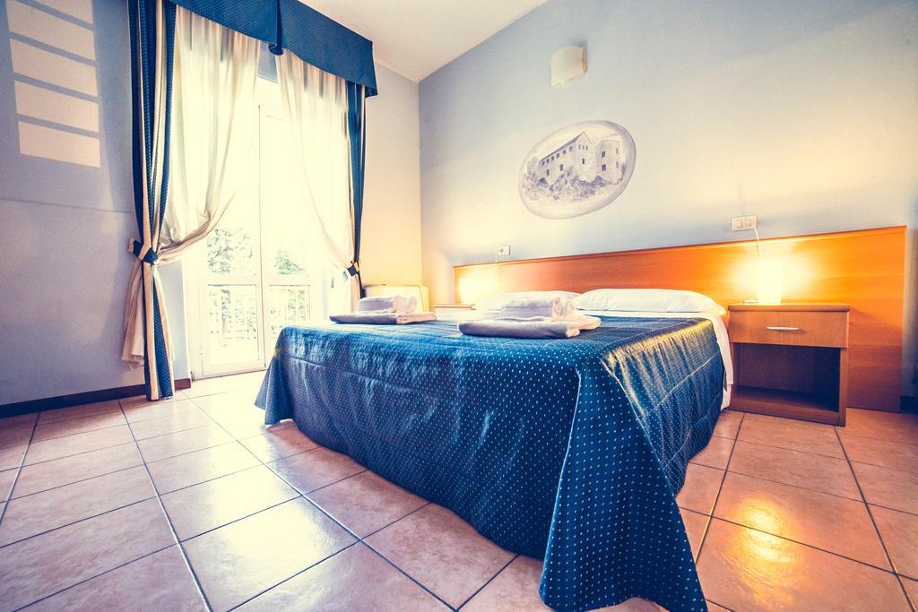 Hotel La Gaietta Millesimo Zimmer foto